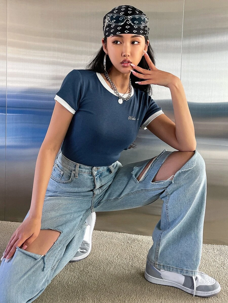 Camiseta con estampado de letra de cuello en contraste - Imagen 4