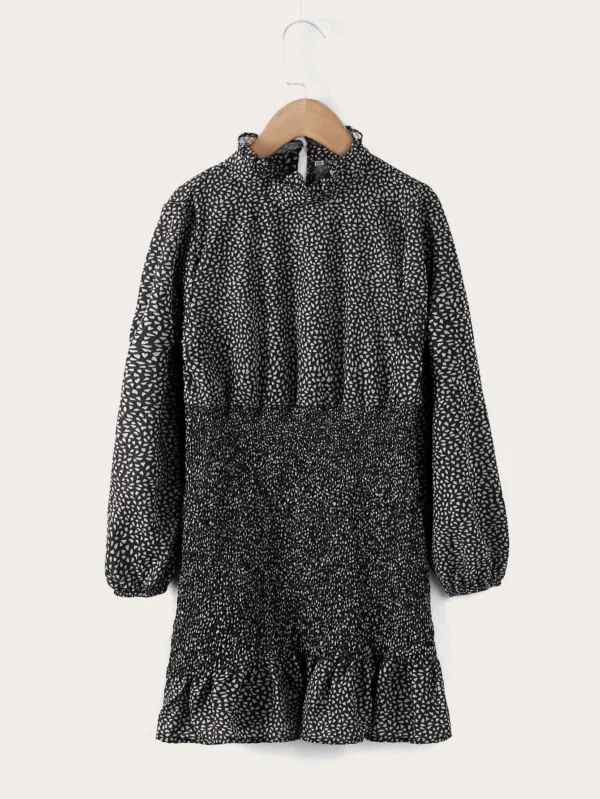 Vestido con estampado con fruncido bajo con fruncido