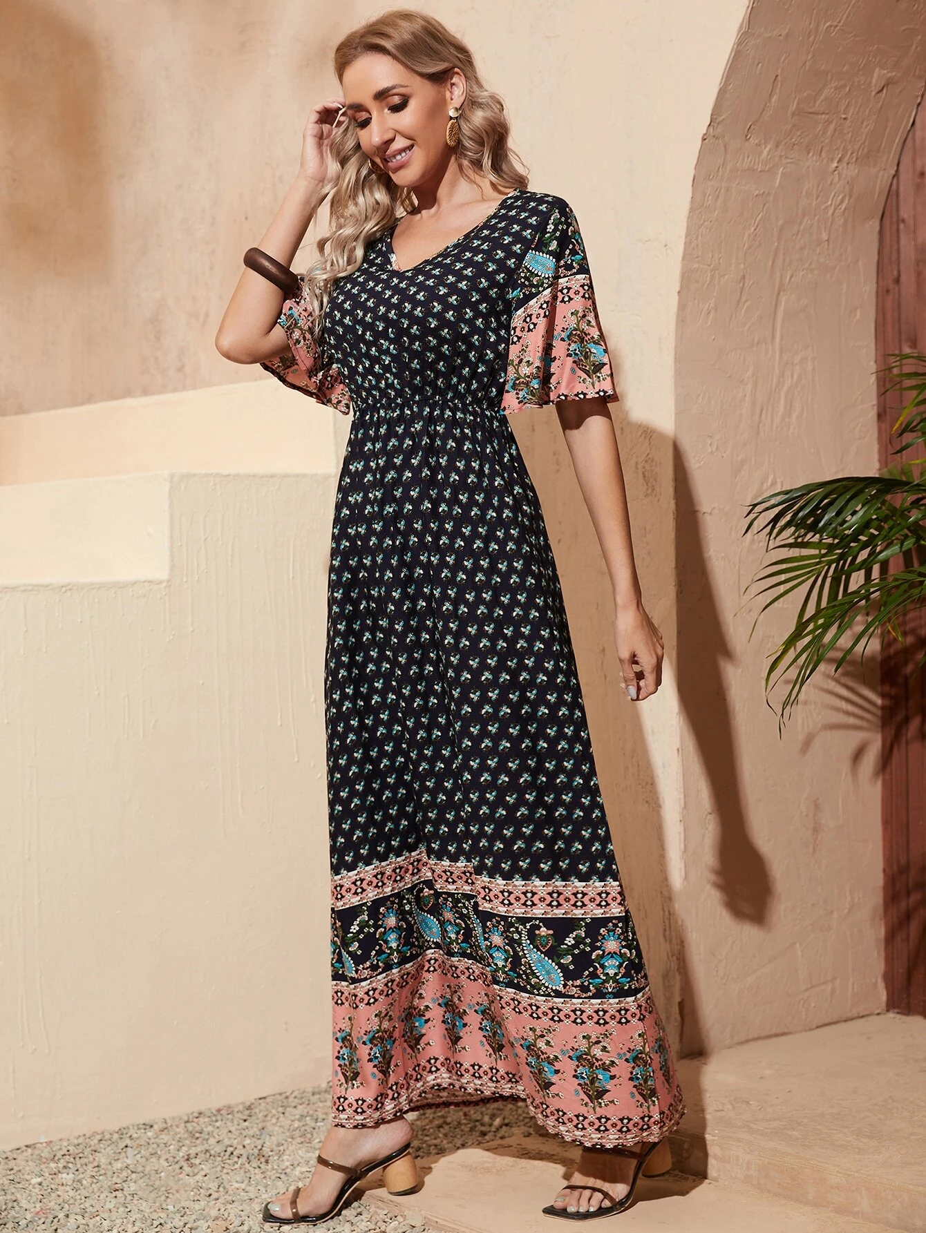 Vestido con estampado floral con paisley de manga mariposa - Imagen 3