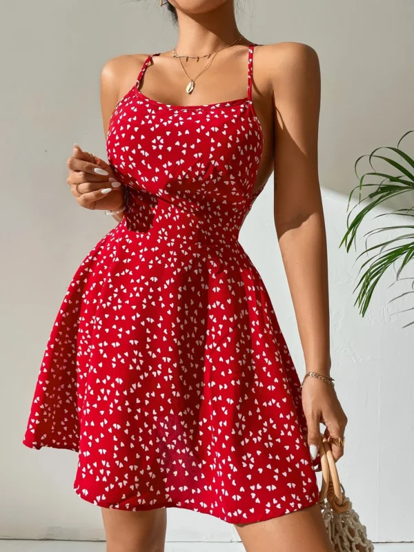 Vestido de tirantes con estampado de coraz?n de confeti con tira cruzada de espalda abierta con cord?n - Imagen 3