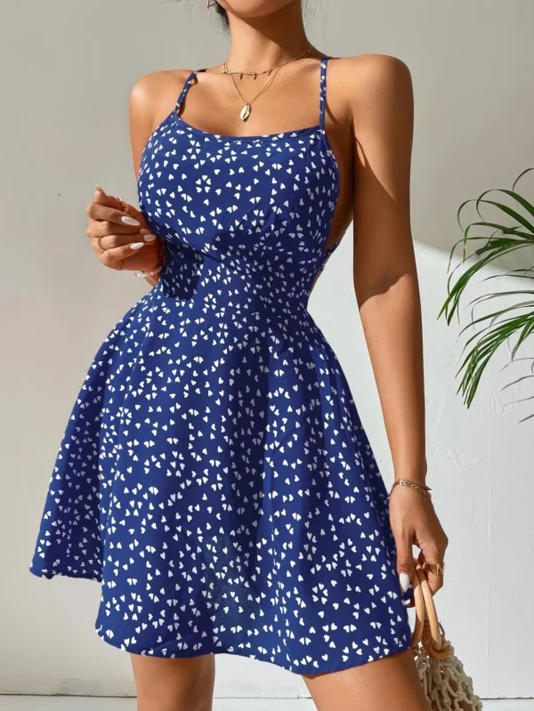 Vestido de tirantes con estampado de coraz?n con tira cruzada de espalda abierta con cord?n - Imagen 3