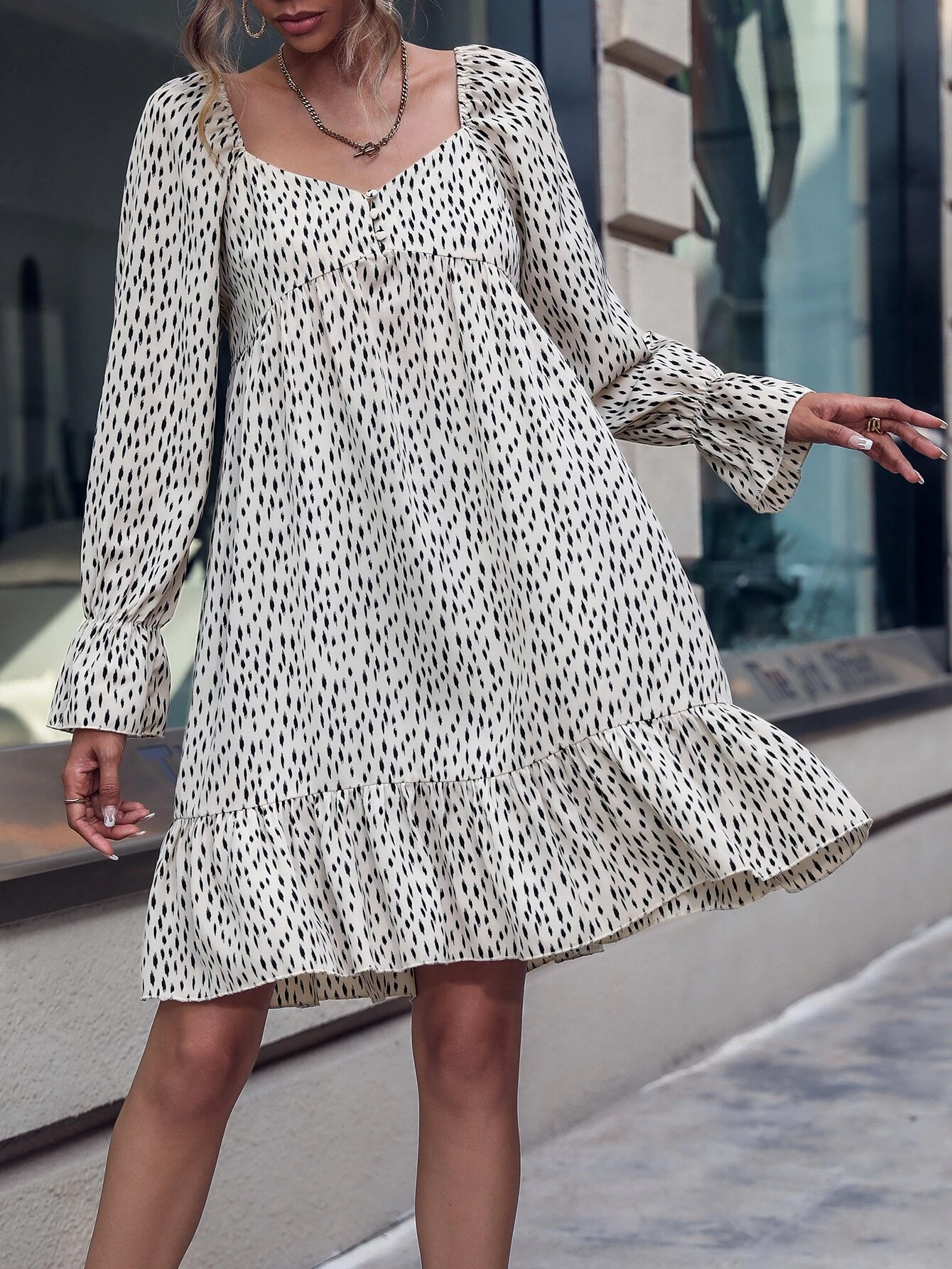 Vestido smock con estampado de manga con volante bajo con fruncido - Imagen 3