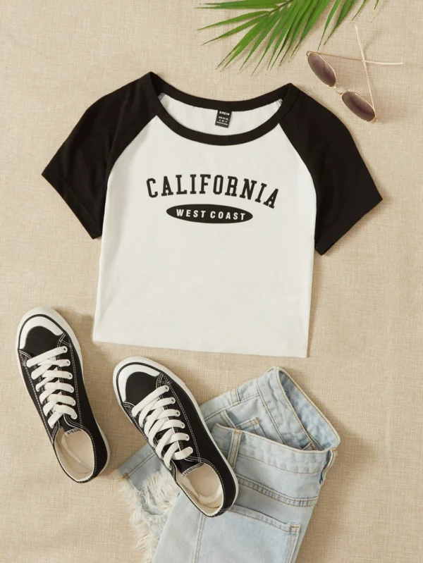 Camiseta con estampado de letra de manga ragl?n