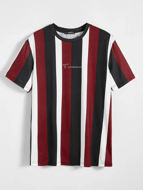 Camiseta de hombres de rayas con estampado de letra