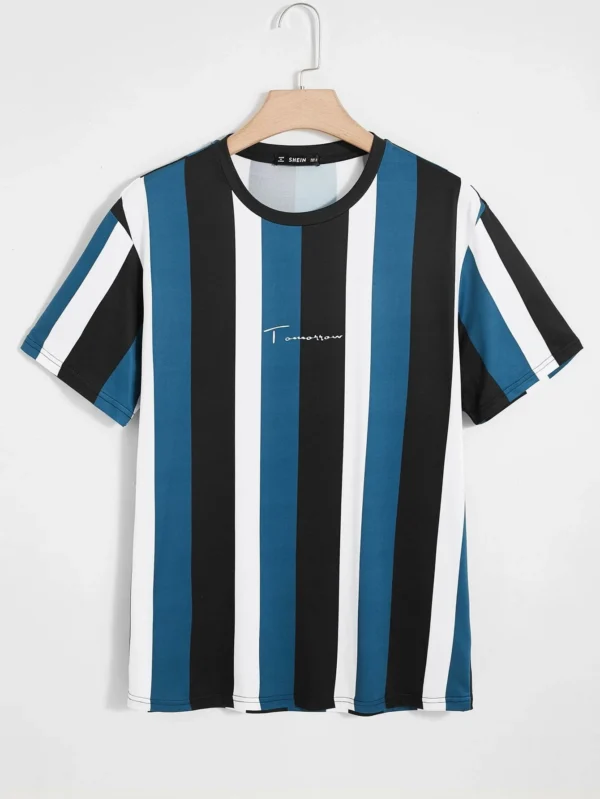 Camiseta de hombres de rayas con estampado de letra