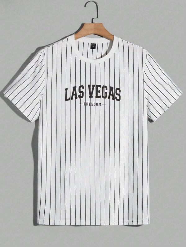 Camiseta con estampado de rayas y letra