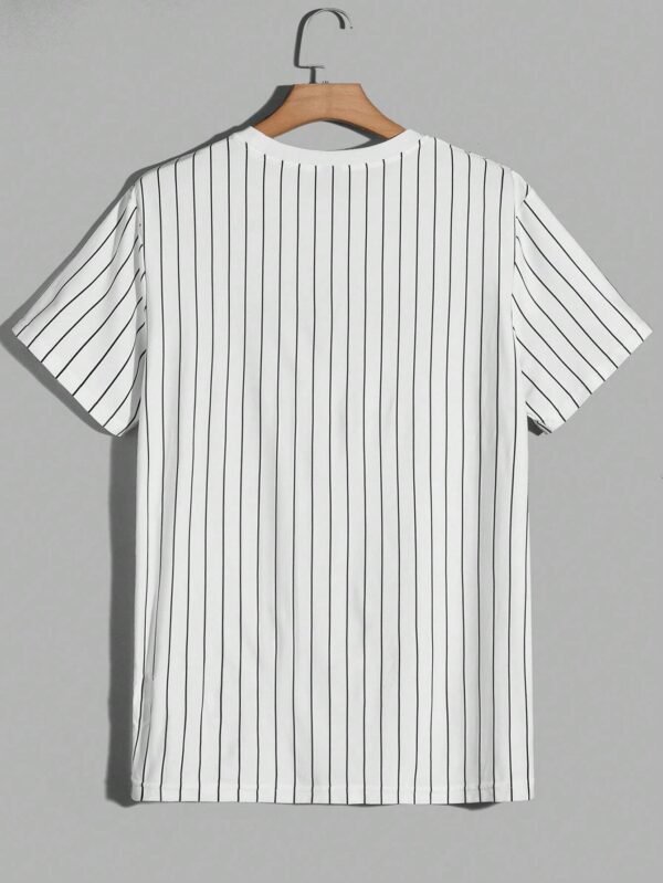 Camiseta con estampado de rayas y letra - Imagen 4