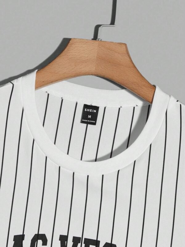 Camiseta con estampado de rayas y letra - Imagen 2