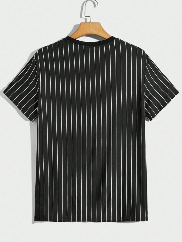Camiseta con estampado de rayas y letra - Imagen 4