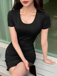 Vestido ajustado unicolor de cuello scoop - Imagen 3