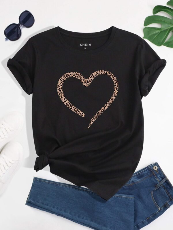 Camiseta con estampado de leopardo y coraz?n