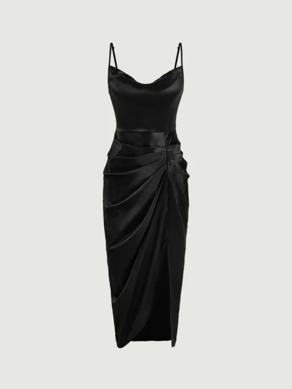Vestido de tirantes unicolor fruncido de muslo con abertura de sat?n
