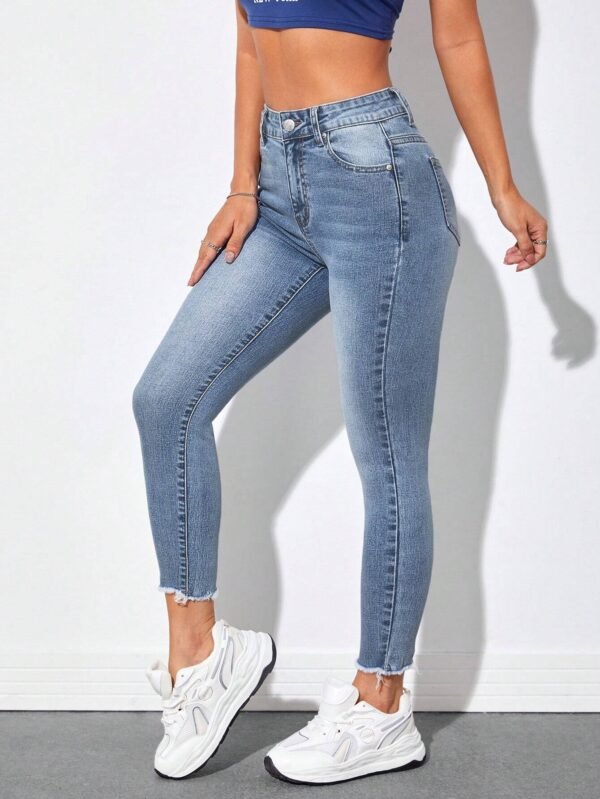 Jeans ajustados de talle alto bajo crudo