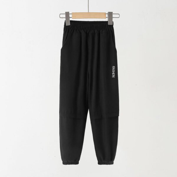 Pantalones de patrón de letra de color sólido para niño
