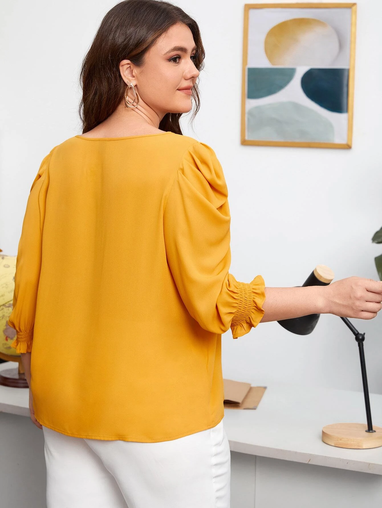 Blusa unicolor de manga con volante - Imagen 2