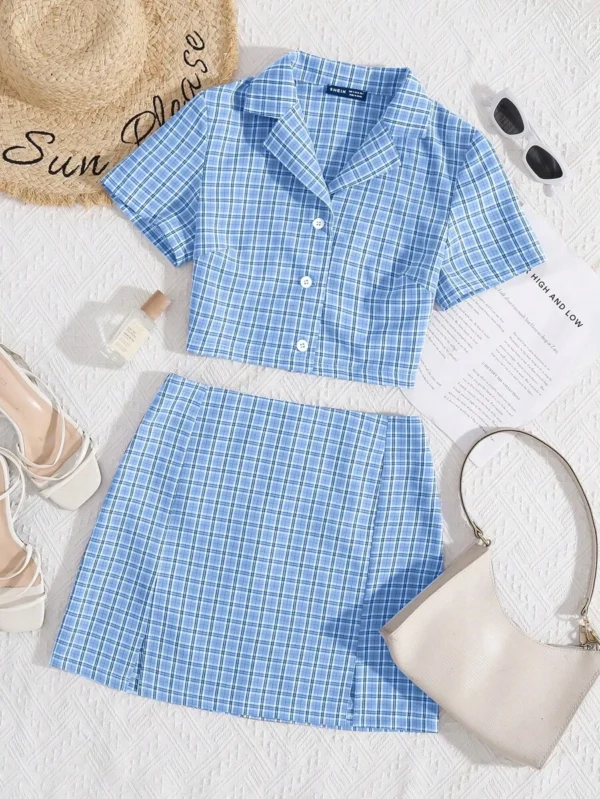 Qutie de cuadros Camisa corta & con dise?o de abertura Set falda