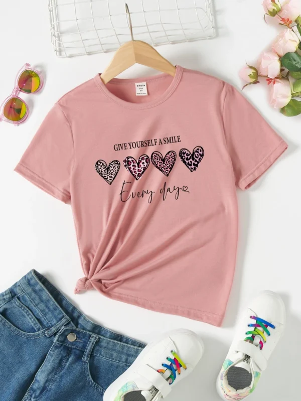 Camiseta de manga corta con estampado de coraz?n