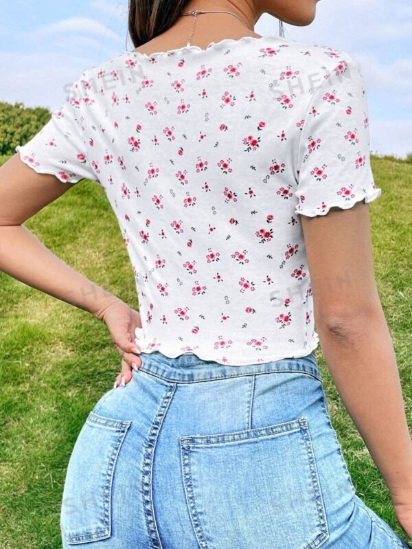 Camiseta crop con estampado floral ribete en forma de lechuga - Imagen 2