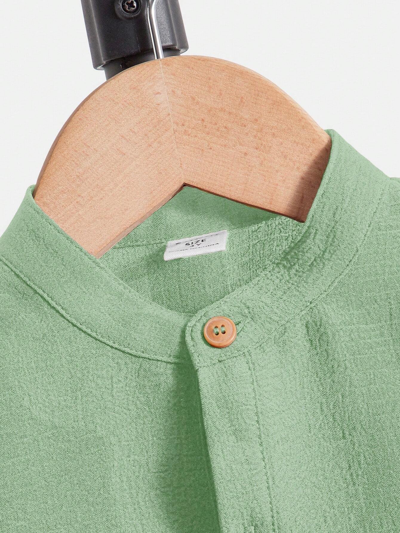 Camisa con bot?n de manga enrollada de cuello alto - Imagen 3