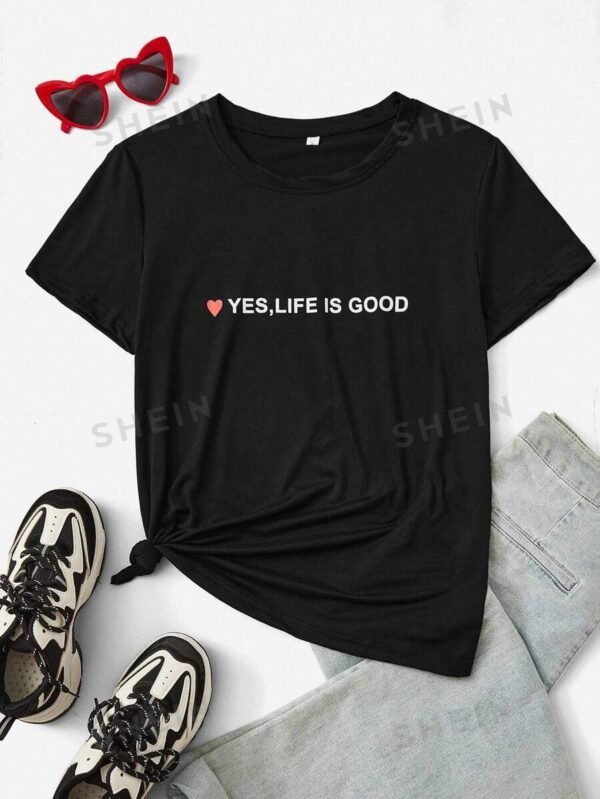 Camiseta con estampado de coraz?n y slogan