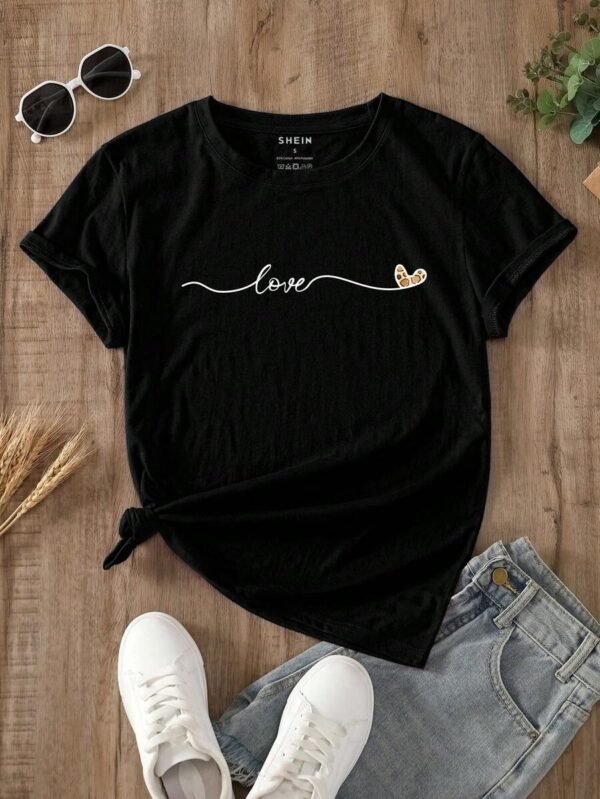 Camiseta con estampado de coraz?n y letra