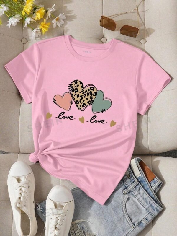 Camiseta con estampado de coraz?n y letra