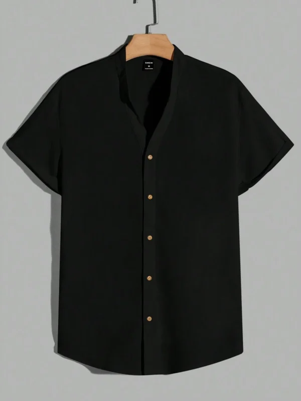Camisa unicolor con botón delantero