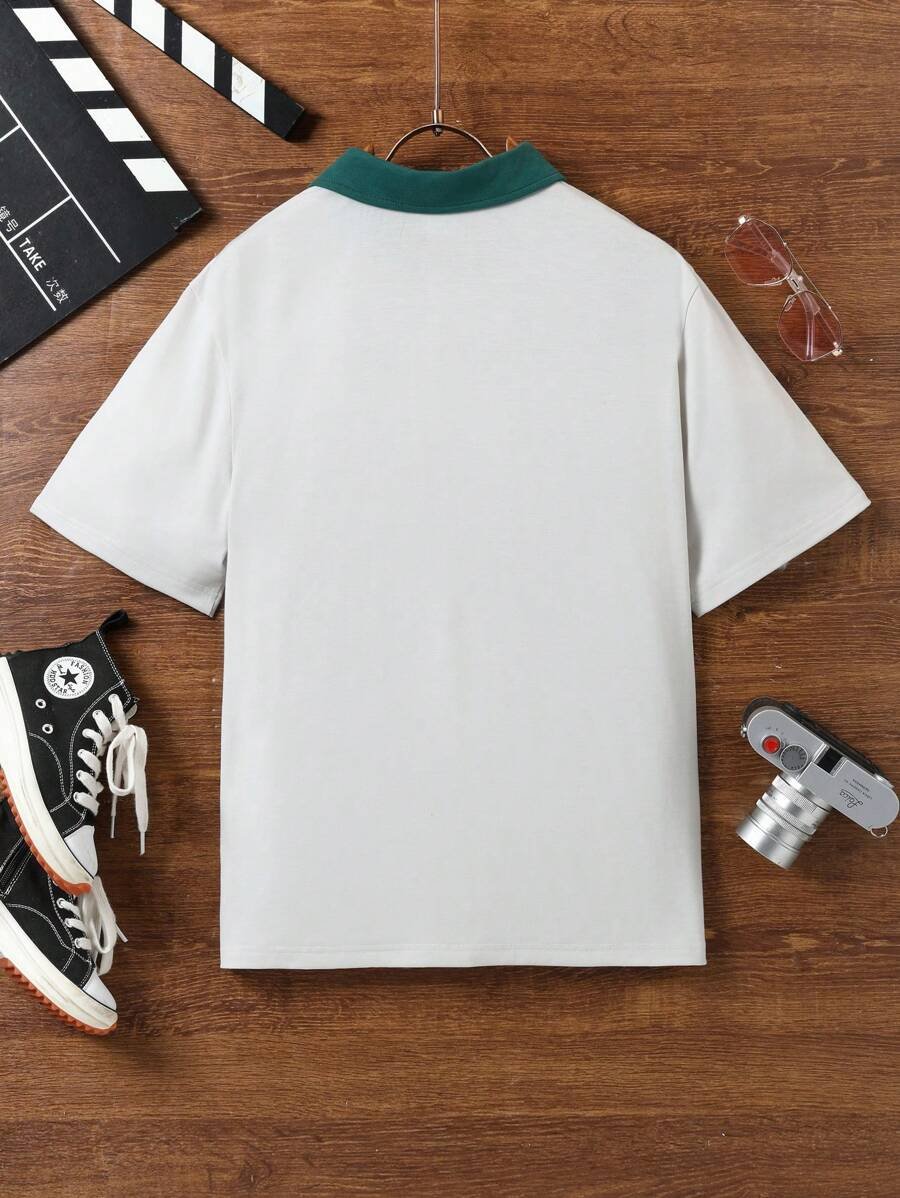 Camisa Polo Casual De Manga Corta Con Acentos Y Estampados De Rayas Y Letras - Imagen 2