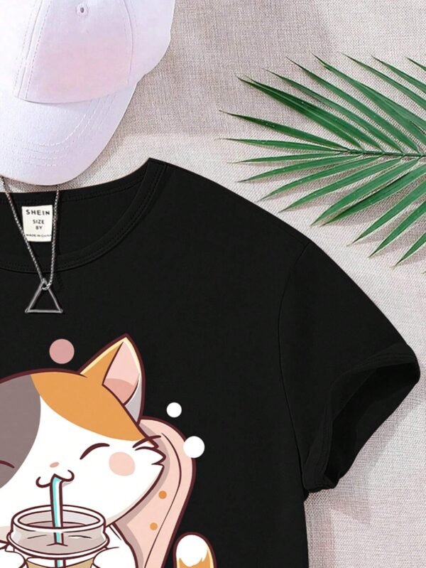 Camiseta negra imprescindible para el verano para chicas - Imagen 2