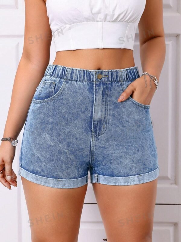 Shorts casuales de jean para mujer con dobladillo doblado y bolsillos