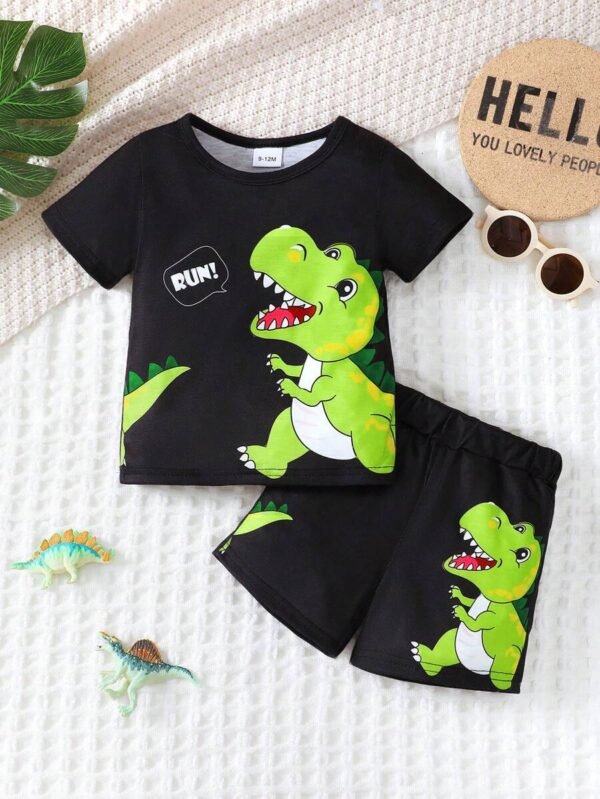 Conjunto de camiseta de manga corta con estampado de dinosaurio lindo y shorts