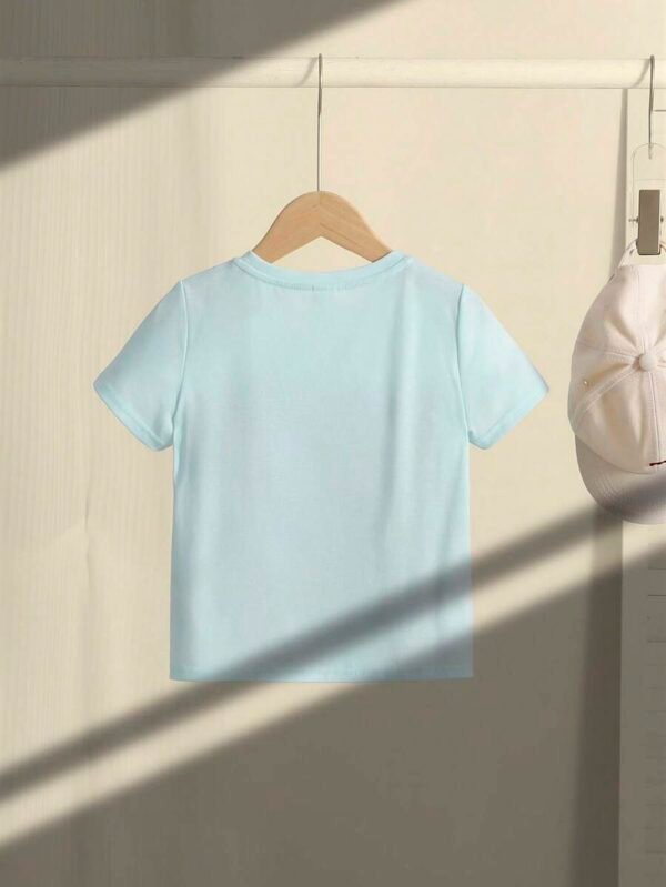Camiseta de verano a rayas para niño joven con bolsillo frontal - Imagen 2