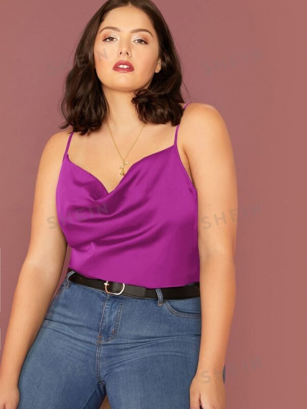 Blusa de tirante de satén de cuello desbocado