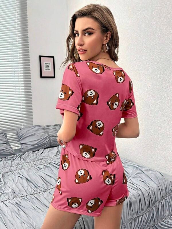 Conjunto de pijama con camiseta estampada de dibujos animados y pantalones cortos - Imagen 2