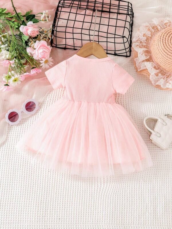 Vestido de malla de manga corta para bebé niña con decoración de encaje para verano - Imagen 2