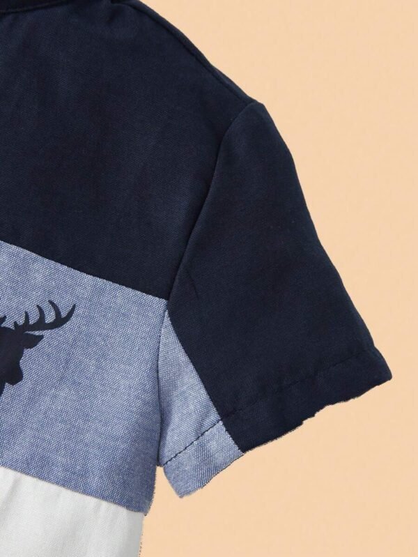 Camisa de manga corta con cuello de pie y diseño atlético de bloques - Imagen 3