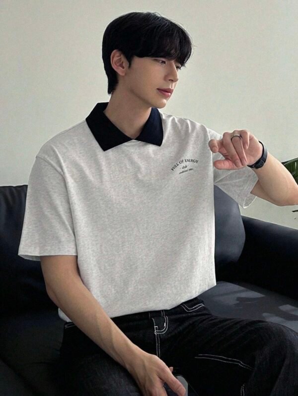 Camisa Polo de manga corta con diseño de bloque de color impreso y eslogan - Imagen 3