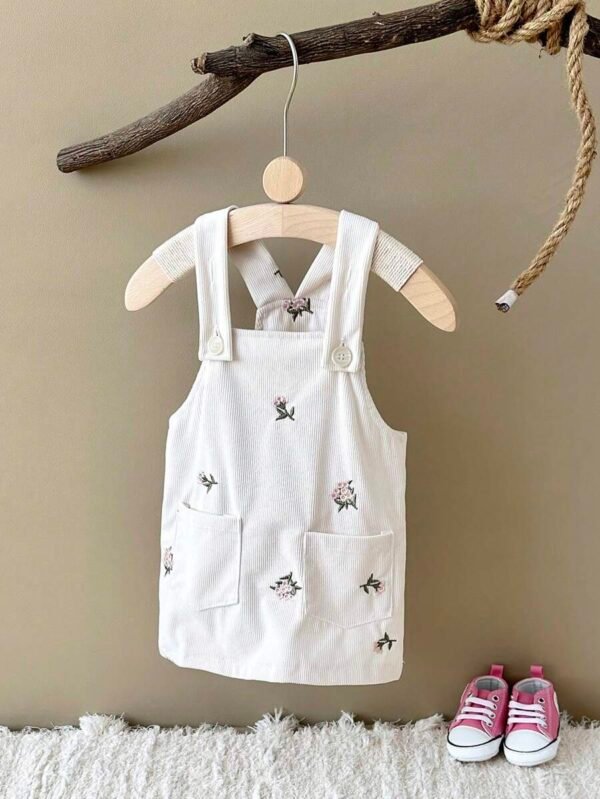 Vestido informal de peto con bolsillos de pana con bordado