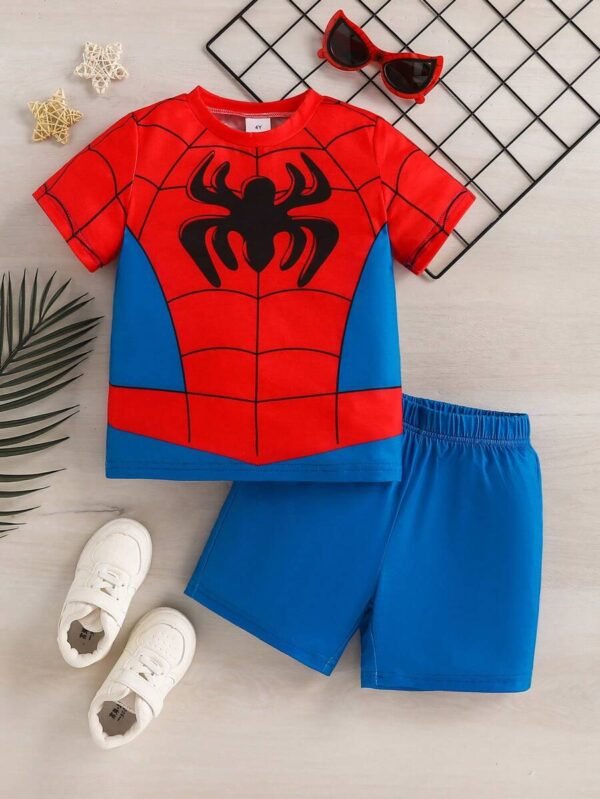 Conjunto Formado Por Camiseta Con Patrón De Arañas Y Pantalones Cortos Sólidos
