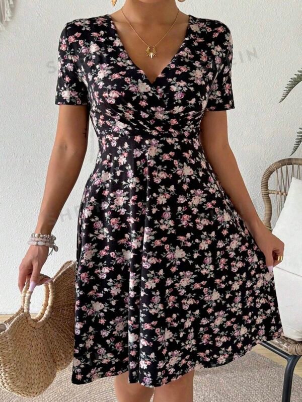 Vestido Con Estampado Floral De Florecitas Con Cuello Sobrepelliz - Imagen 3