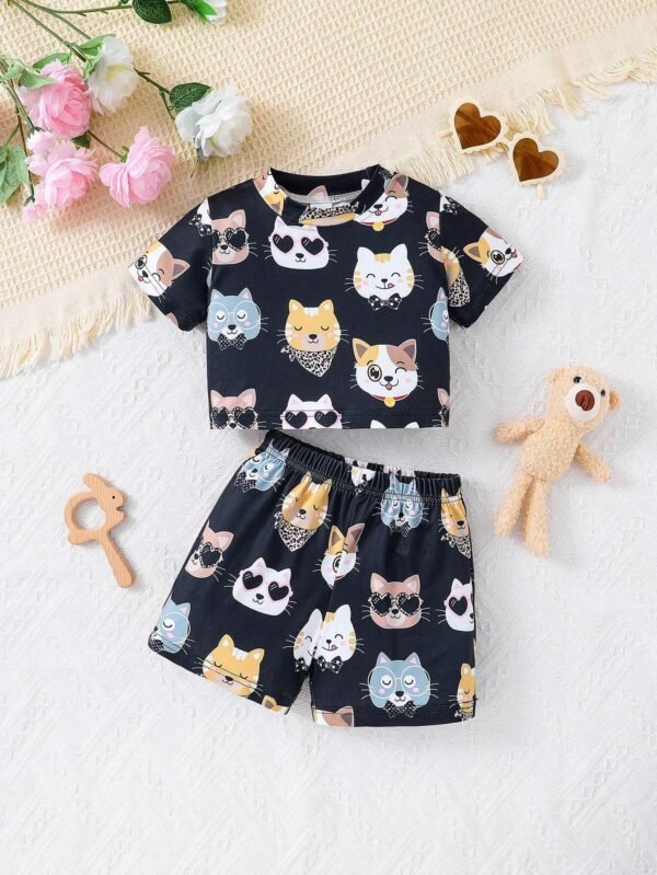 Conjunto de camiseta y shorts con impresión de gato para niña bebé