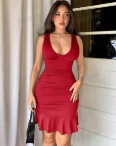 Vestido mini apretado con costuras fruncida