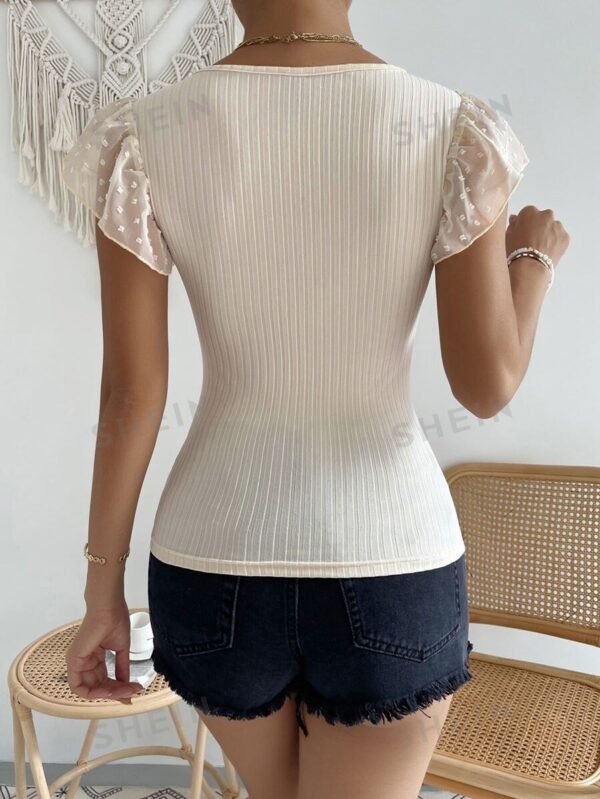 Camiseta de lunares de manga mariposa de cuello con abertura de ojo - Imagen 2