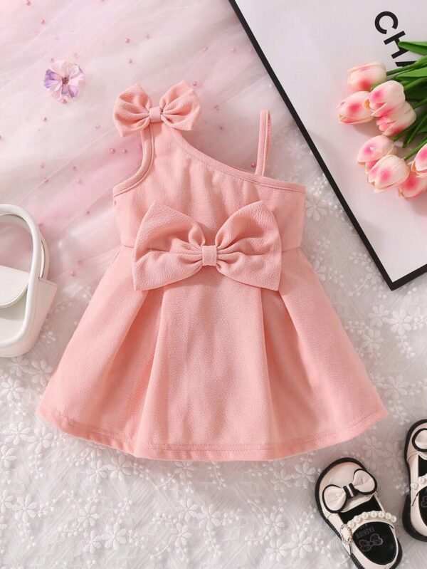 Vestido con lazo delantero de cuello asimétrico con diseño de fruncido