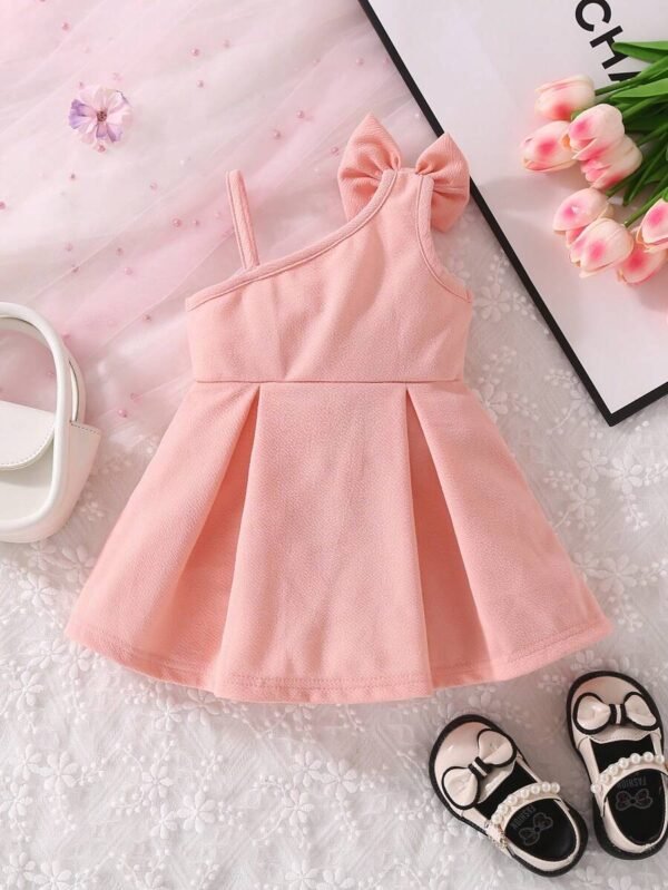 Vestido con lazo delantero de cuello asimétrico con diseño de fruncido - Imagen 2
