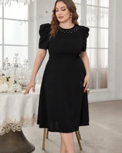 Vestido largo con decoración de perlas y mangas abullonadas