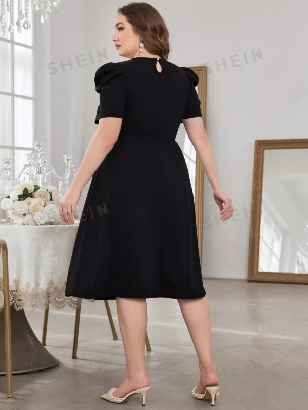Vestido largo con decoración de perlas y mangas abullonadas - Imagen 3