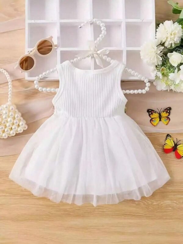 Vestido de línea A sin mangas, elegante y lindo, con diseño floral y contraste de malla - Imagen 2
