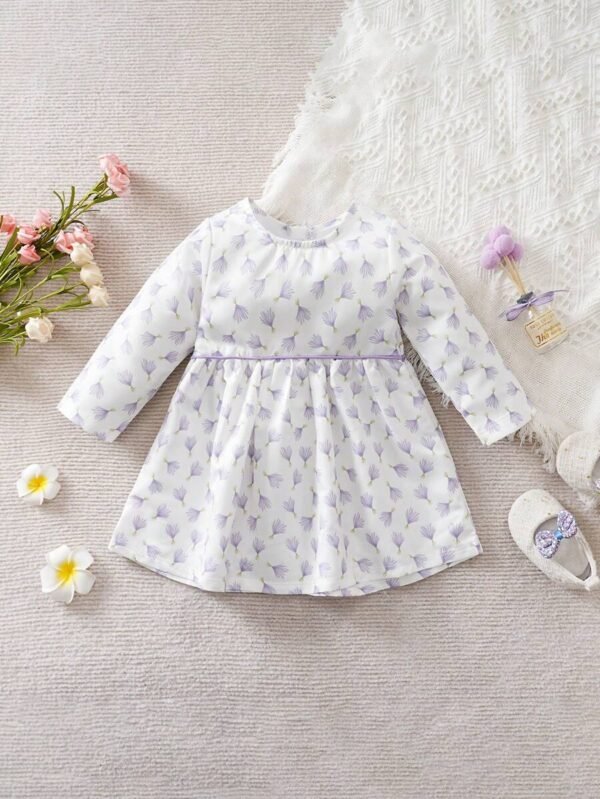 Vestido cómodo con cuello redondo con estampado de ramo de flores