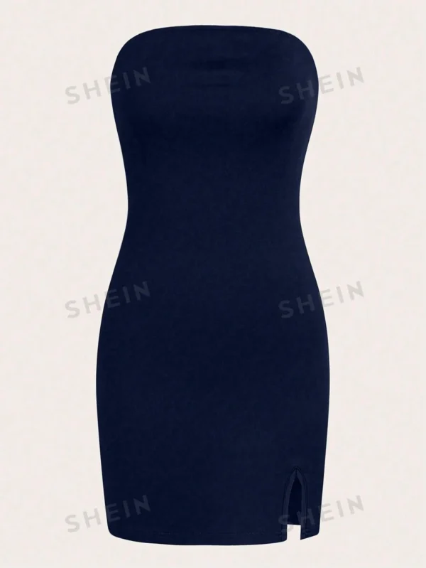 Vestido bandeau negro con abertura en el bajo de corte ajustado